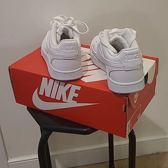 Sneakers 👟 - Picture 4 of 5